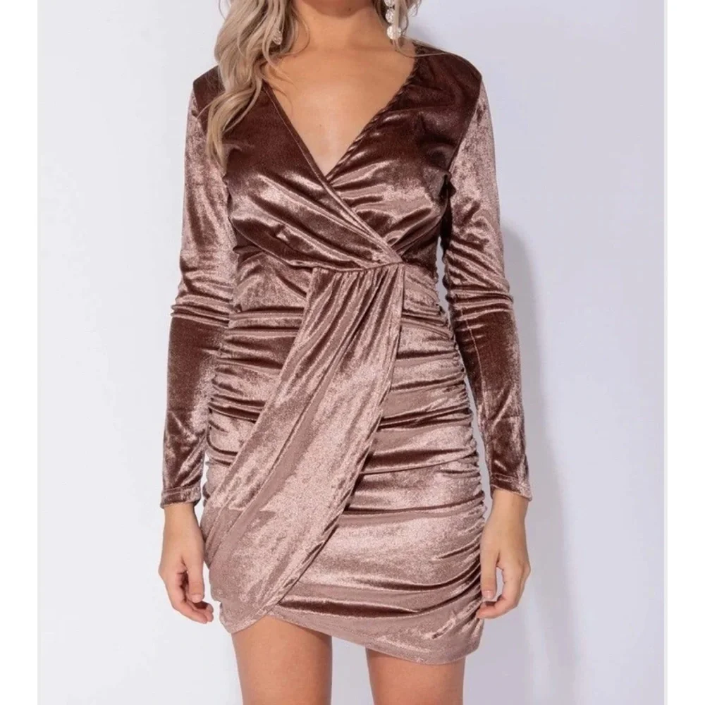 DUSTY PURPLE VELVET SIDE RUCHED WRAP FRONT LONG SLEEVE BODYCON MINI DRESS - Picture 3 of 7